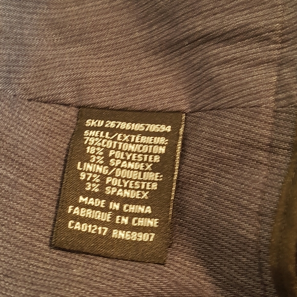 Classic pencil skirt size 14 with front button details - Picture 5 of 6